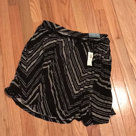 Old Navy Dresses & Skirts - Old Navy black/white skirt. Size Med. NWT